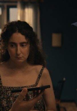 Veuillez patienter / Please Hold