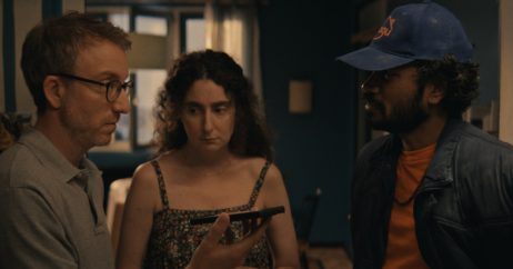 Veuillez patienter / Please Hold