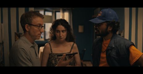 Veuillez patienter / Please Hold